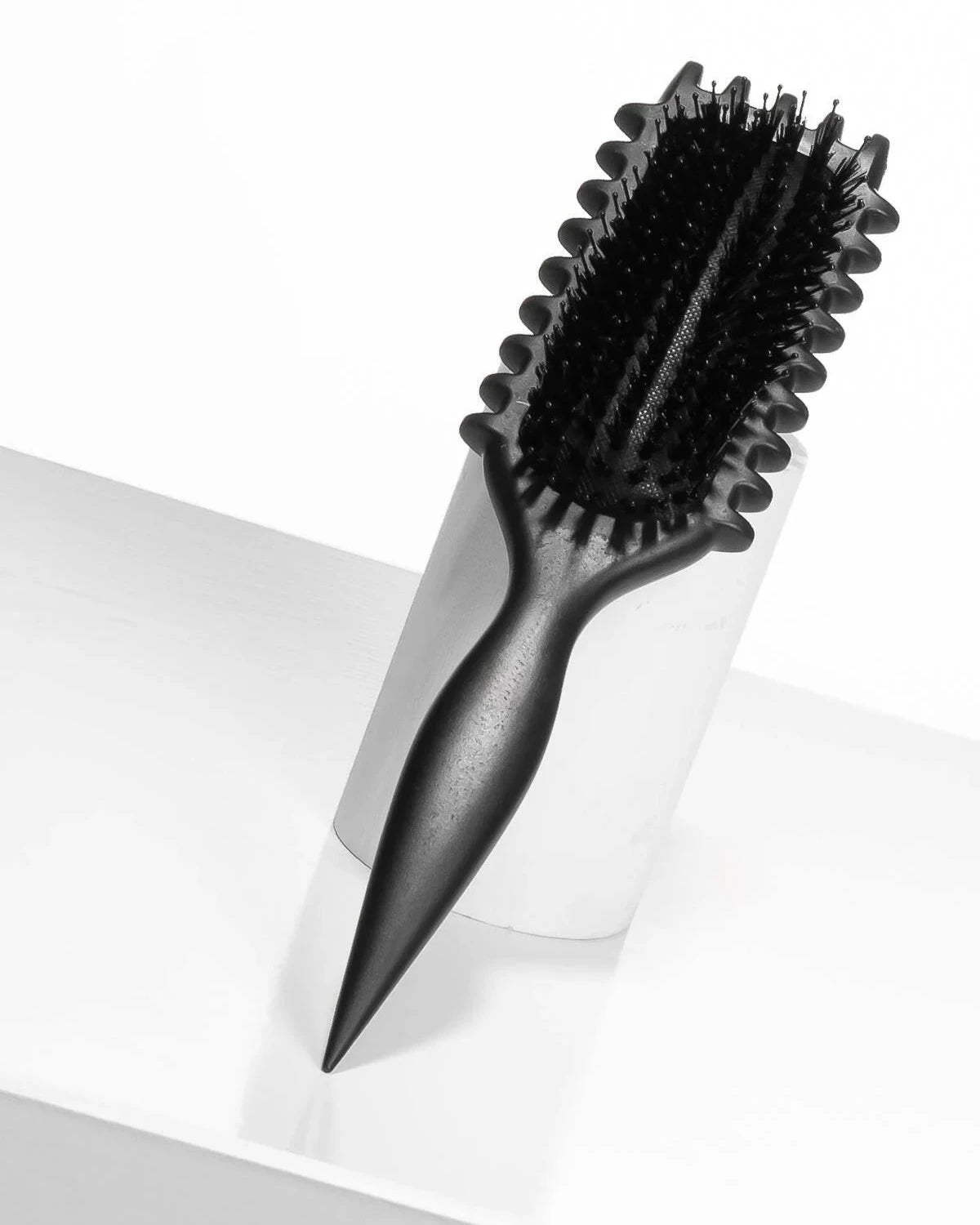 Curly hair defining brush